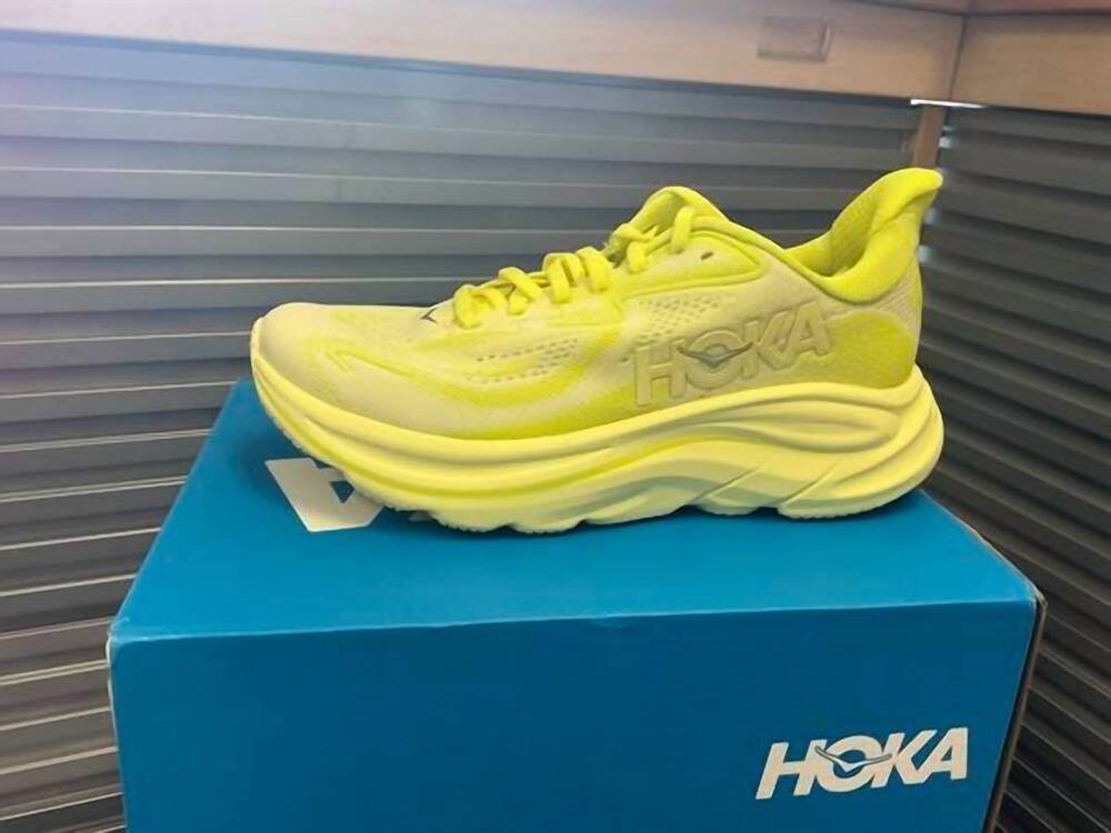 NEW HOKA women's clifton 10 shoes in neon citrus/sunlight
